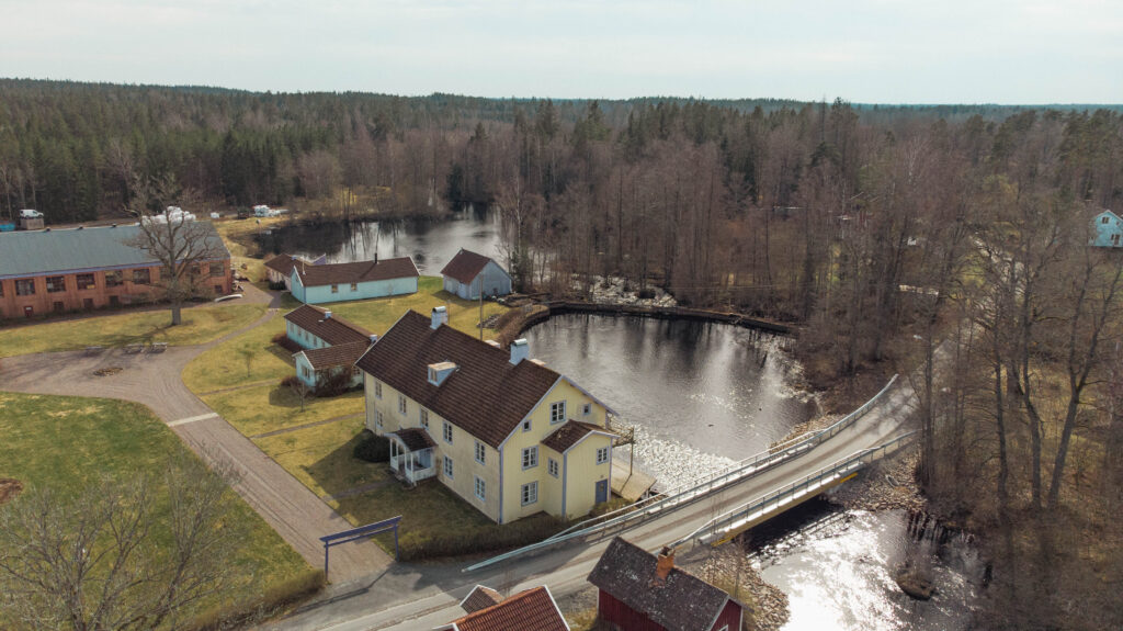 Kursgård, Vandrarhem, Generationsboende bestående av 30 rum varav 25 sovrum